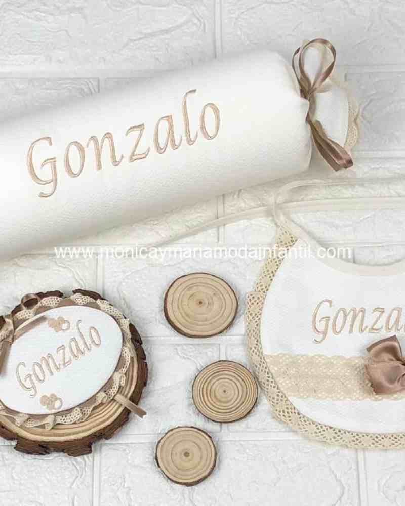 Pack babero, broche y caramelo antivuelco
