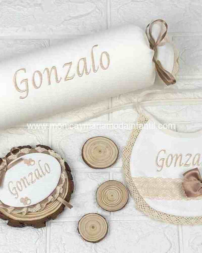 Pack babero, broche y caramelo antivuelco