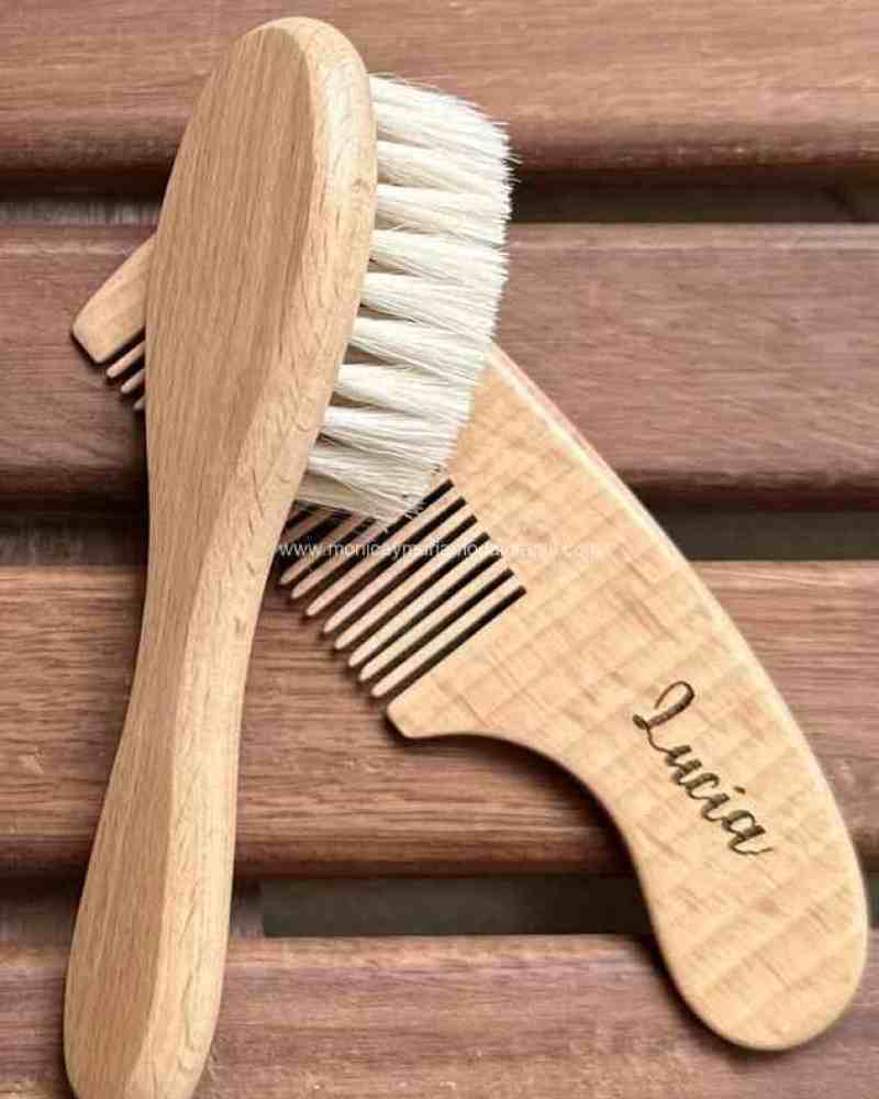 Cepillo y peine de madera