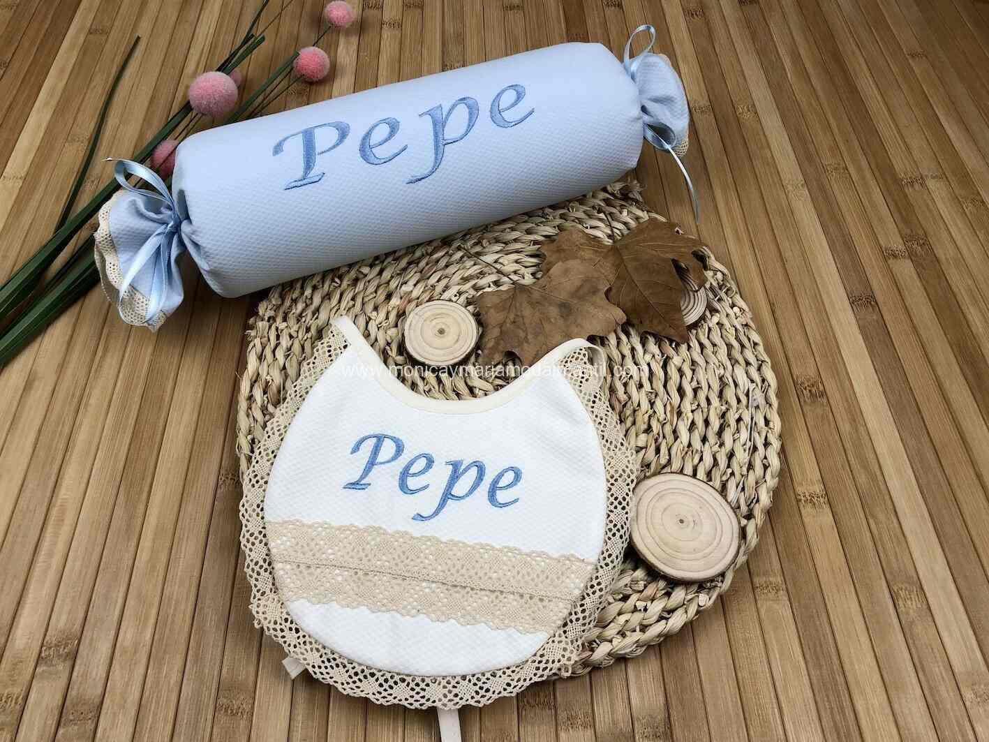 Comprar Ropa Infantil pack cojin antivuelco y babero bordados